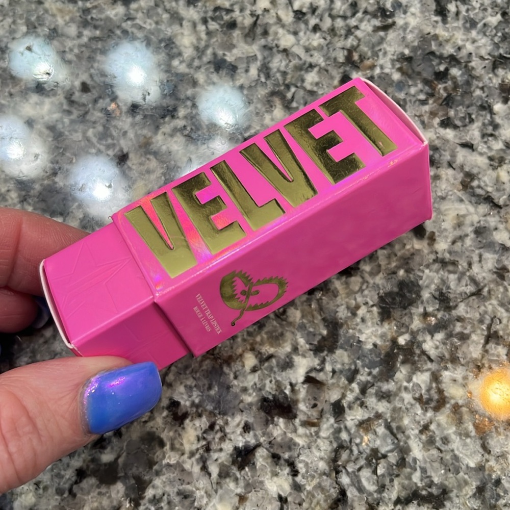 Jeffree Star Velvet Trap Always Faithful Lipstick - Picture 6 of 7